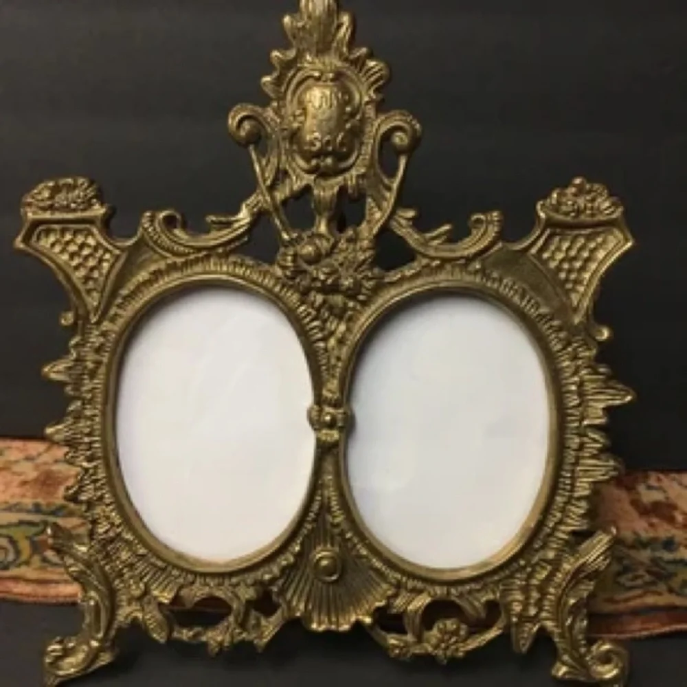 Vintage Victorian Style Brass Ornate Oval Double Photo Easel Picture Frame